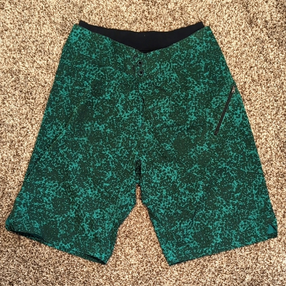 Lululemon Men's El Current Board Shorts Size 30